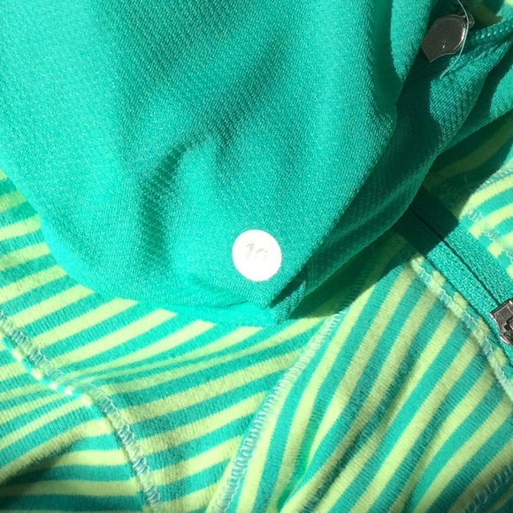 Lululemon EUC 1/4 Zip Long Sleeve Top - Size 10 - Picture 7 of 8